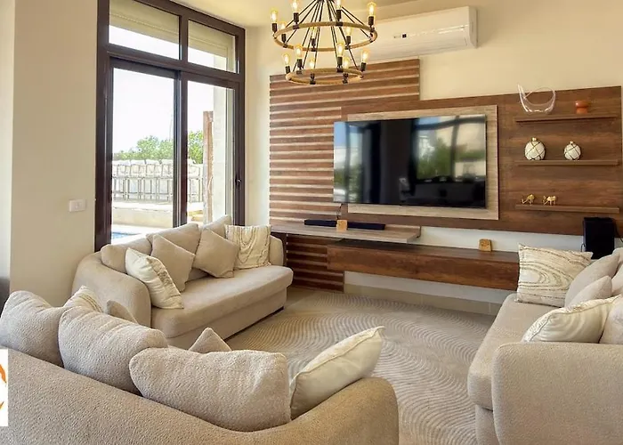 4br Lux Villa, Heated Pool & Nanny ! Near Marina Villa